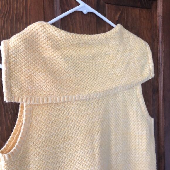 Christopher & Banks Powder Yellow Sleeveless Sweater Vest Sz Medium Pastel Girl - Picture 4 of 4